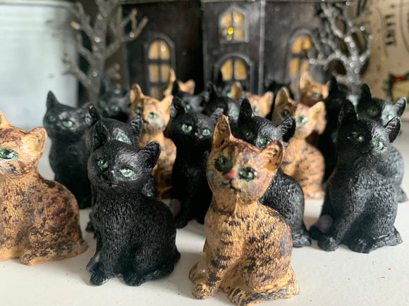 The lucky black cat figurines & customs